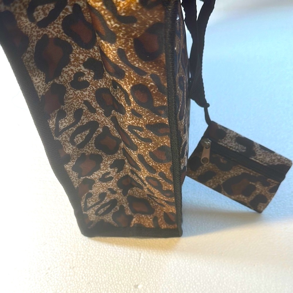 Chic Leopard Print Tote Zipper Closures with Change Purse - Picture 2 of 5